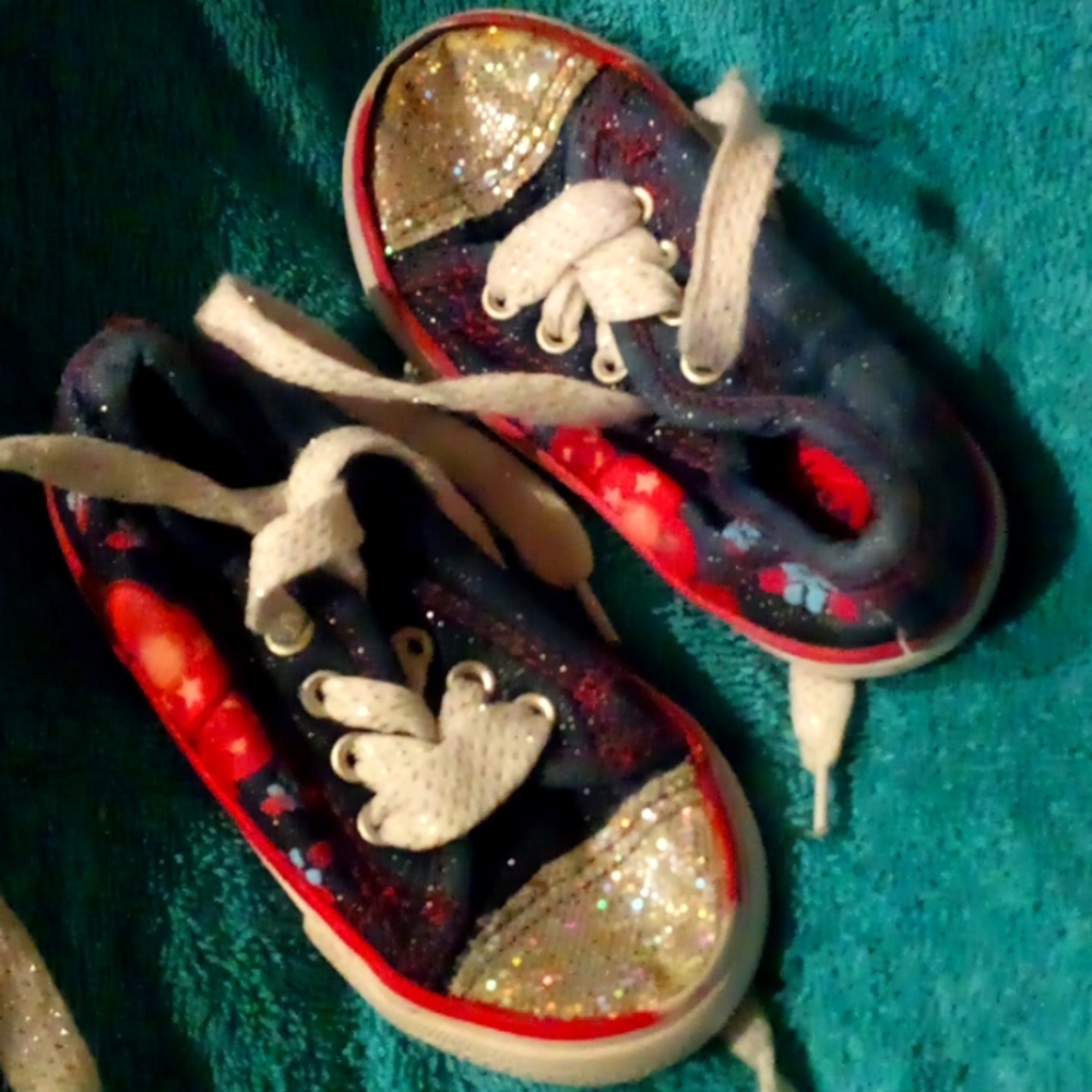 Kidget infant sneakers